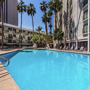 Doubletree By Hilton Midtown Hotell